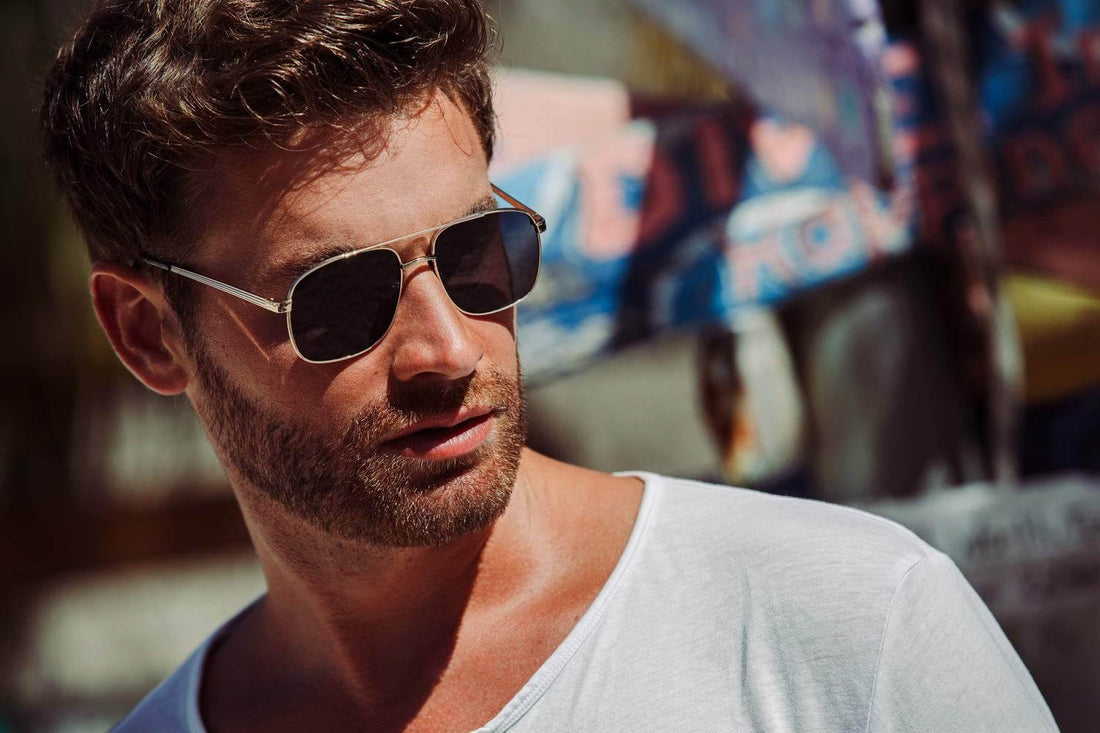 Aviator Stylish Gold solbriller med stilrent guldstel og tonede glas – Perfekt kombination af elegance, komfort og UV-beskyttelse