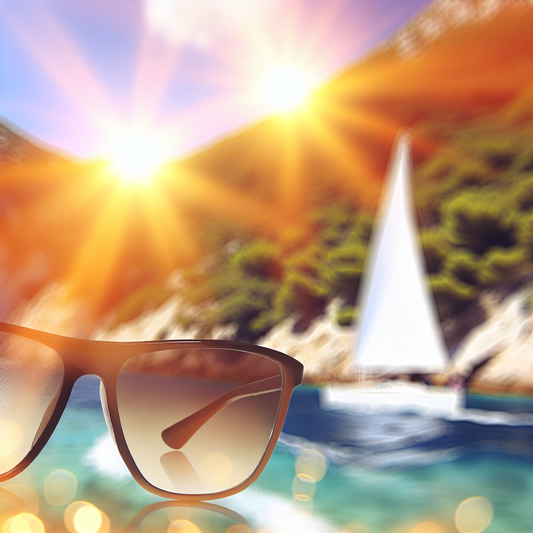 Få optimale solbriller til sejlads med 100% UV-beskyttelse, polariserede linser, lettonede farver og solid pasform – klar til vind, vand og eventyr!